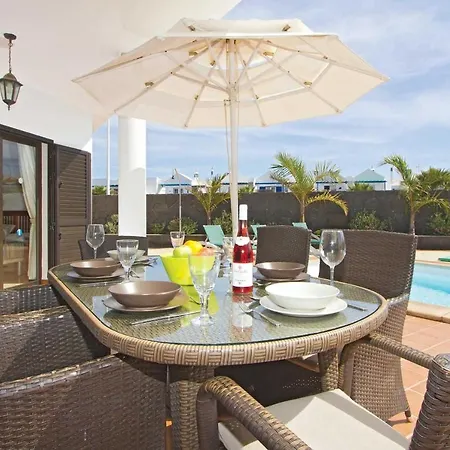 Playa Blanca Sleeps 6 Air Con Wifi Villa *