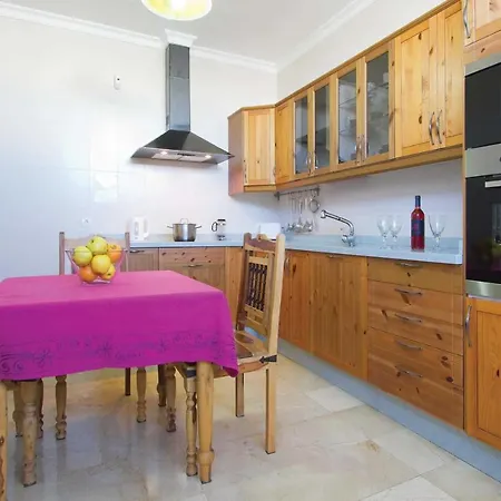 Playa Blanca Sleeps 6 Air Con Wifi Villa