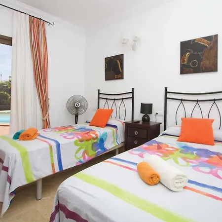 Playa Blanca Sleeps 6 Air Con Wifi بلايا بلانكا